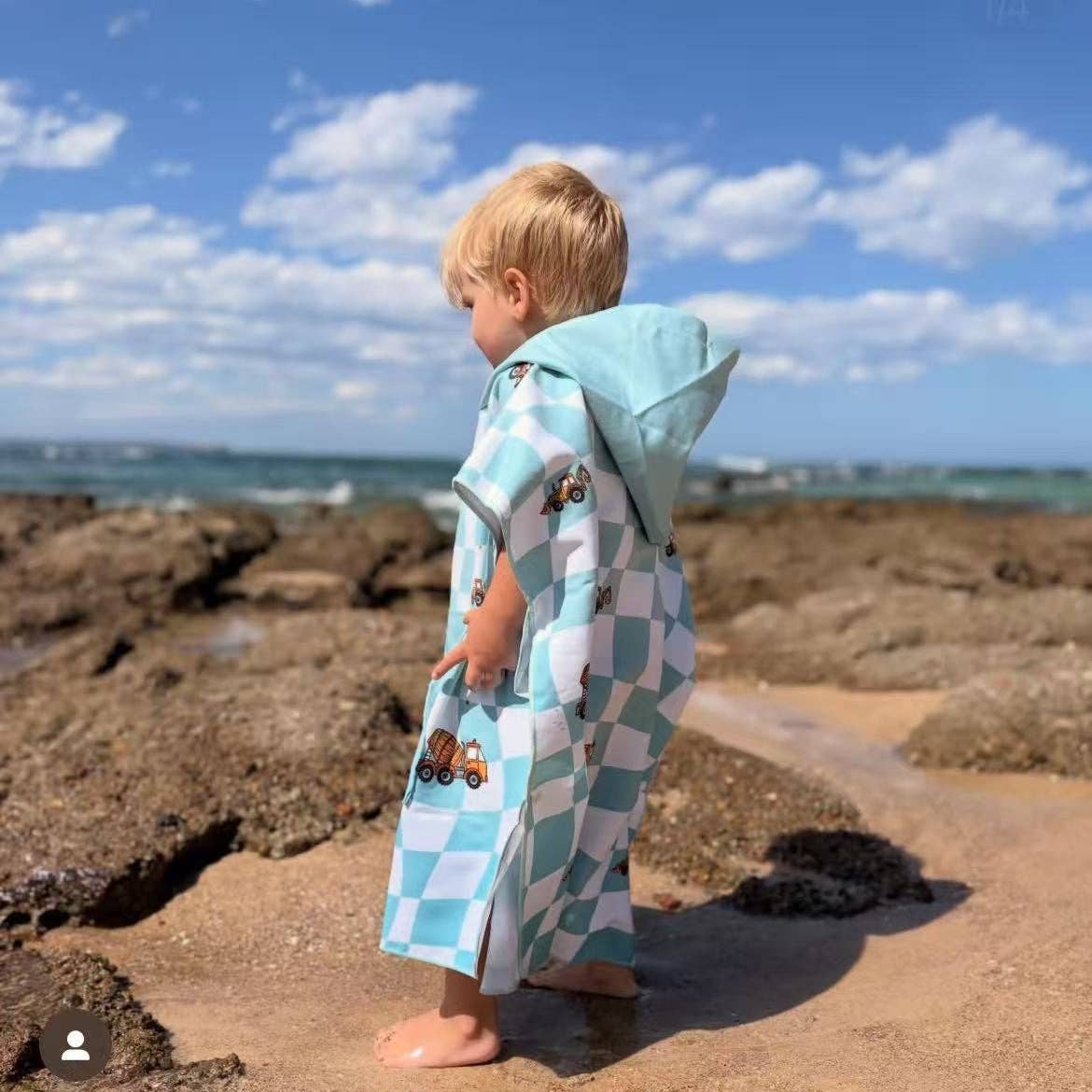 LESIMO - Sand Free Kids Hooded Towel - Busy Trucks