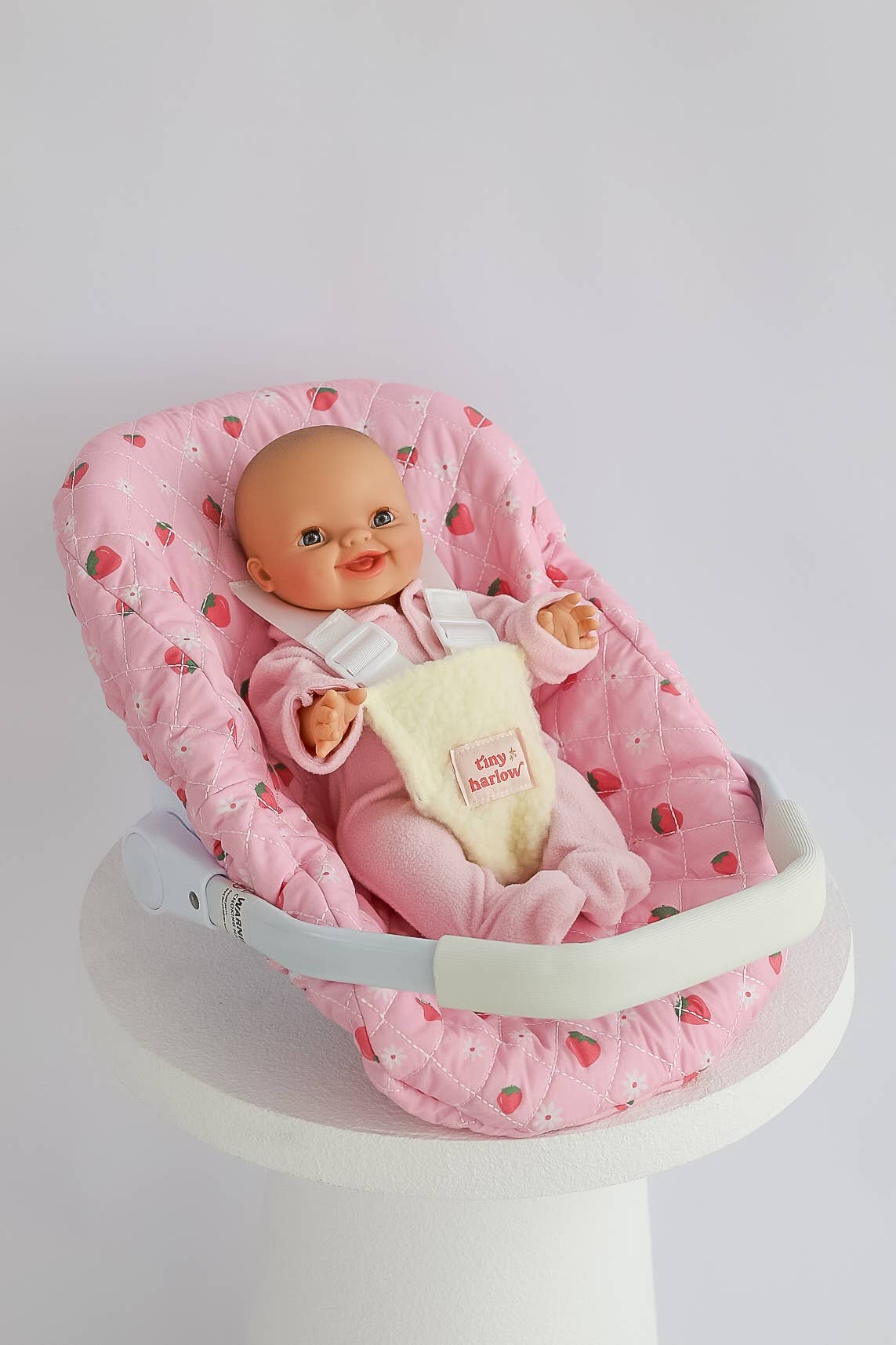 Tiny Harlow - Dolls Car Seat Capsule - Strawberry Picnic