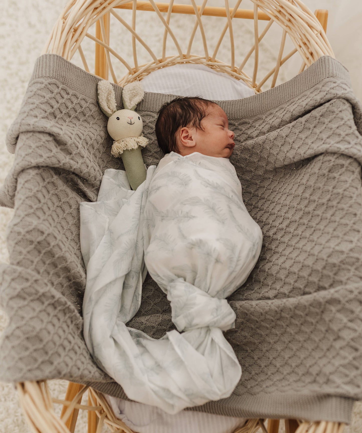 Emotion & Kids - Grey Feather Muslin Wrap & Grey White Pram Clip Set