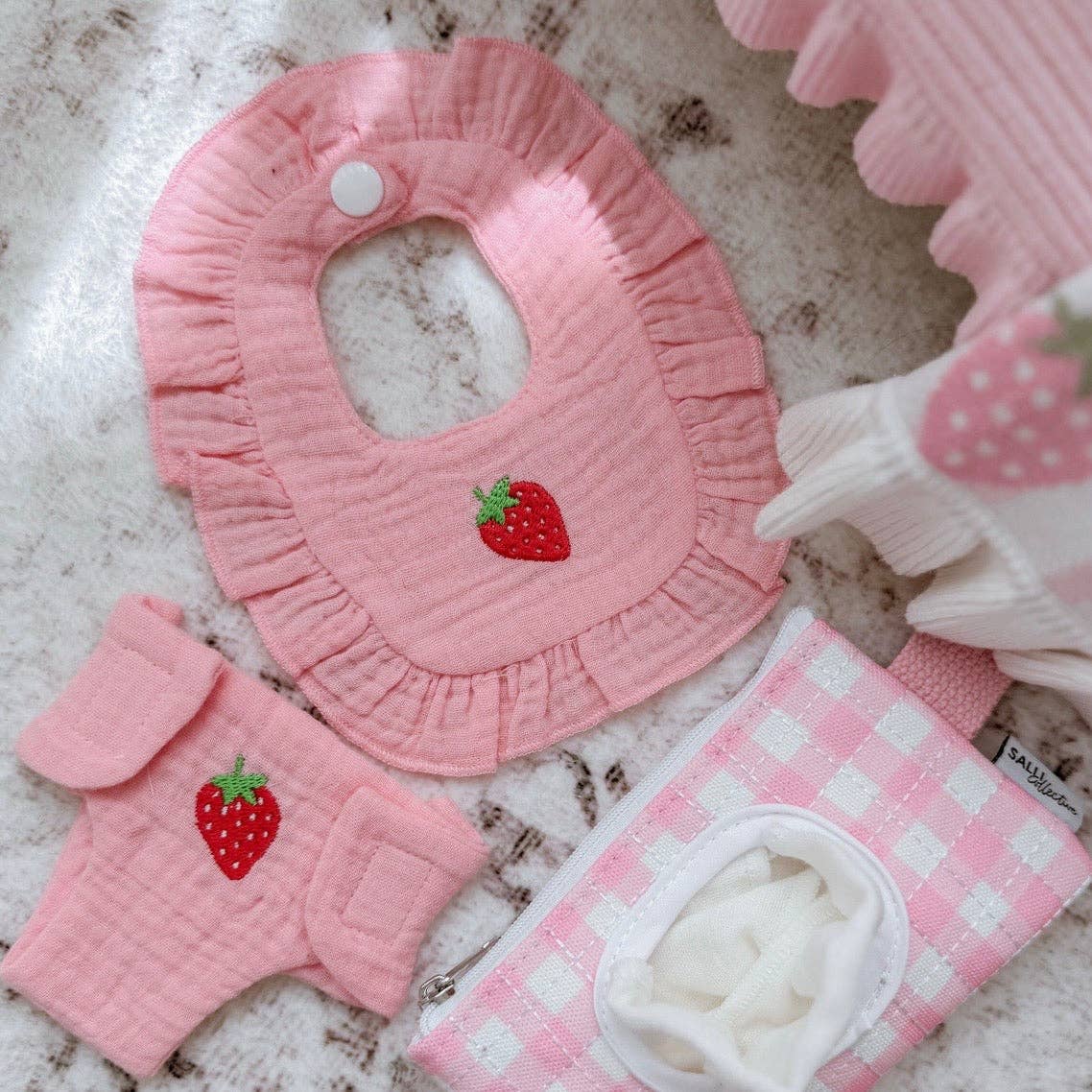 SALLI COLLECTIVE - 🍓 Strawberry Frilled Bib & Diaper Doll Set 34-38cm dolls